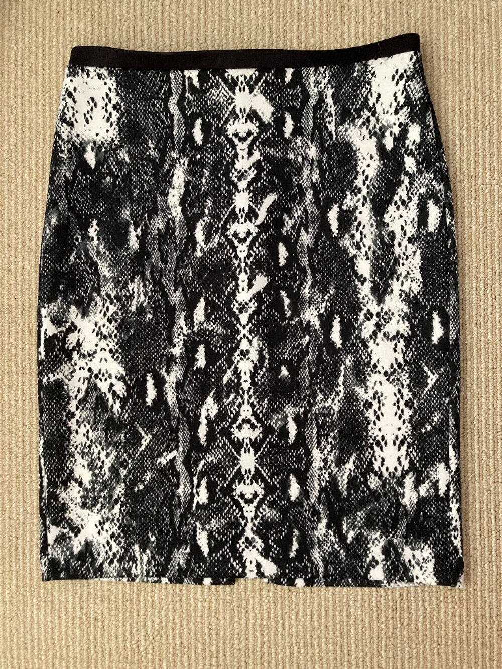 Calvin Klein Pencil Skirt Snakeskin Pattern Size S